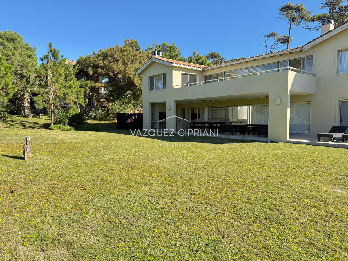 Casa ID.68 - Venta casa en Laguna Blanca de 4 dormitorios Y servicio