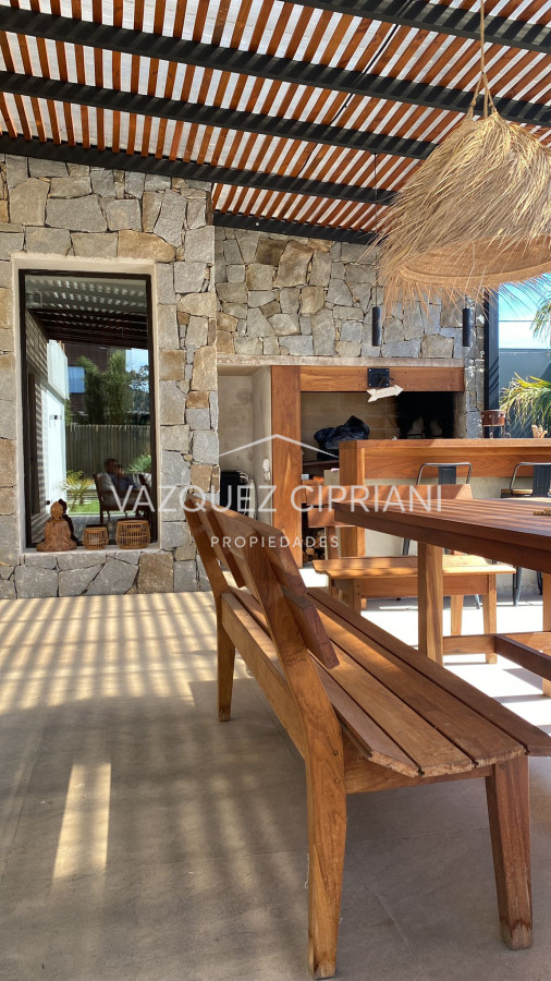 Casa ID.74 - Venta casa de 4 dormitorios en Manantiales 