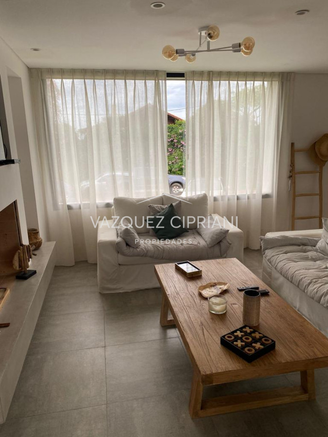 Casa ID.74 - Venta casa de 4 dormitorios en Manantiales 