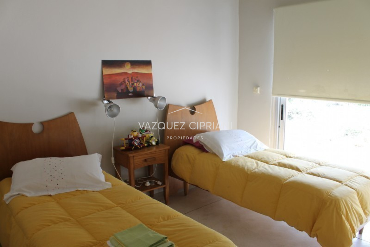 Casa ID.67 - Casa de 4 dormitorios y servicio en Laguna Blanca, alquiler de temporada
