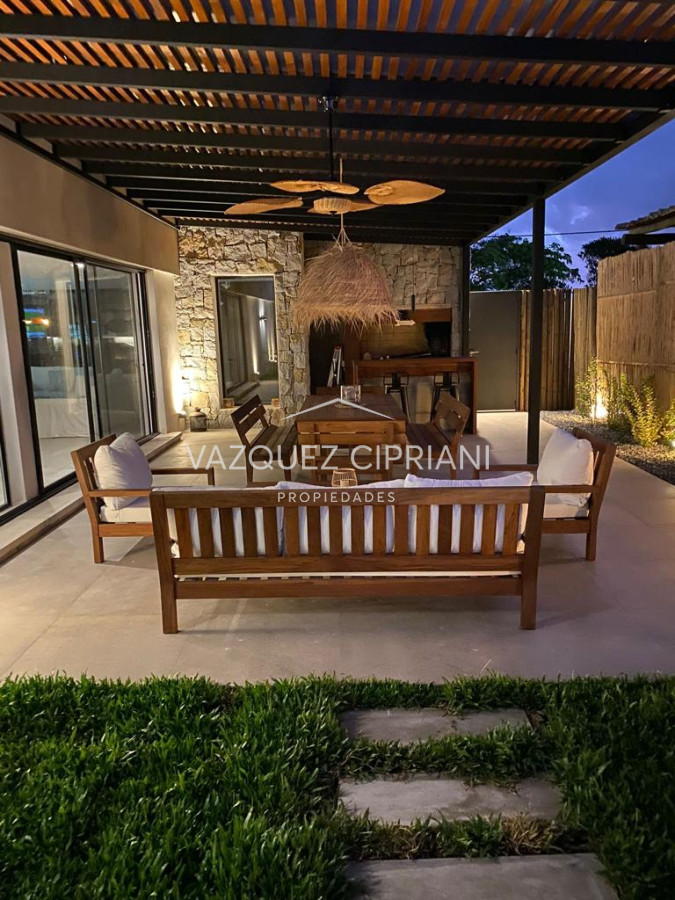 Casa ID.74 - Venta casa de 4 dormitorios en Manantiales 
