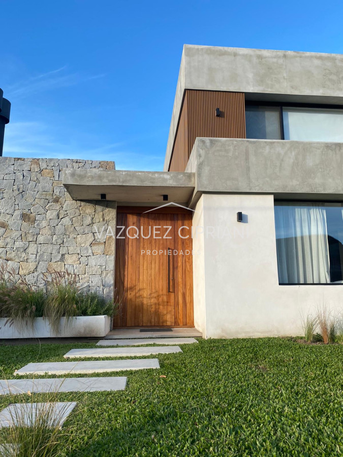 Casa ID.74 - Venta casa de 4 dormitorios en Manantiales 