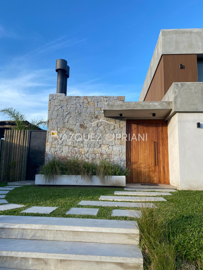 Casa ID.74 - Venta casa de 4 dormitorios en Manantiales 