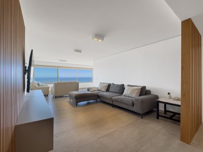 Venta apartamento 4 dormitorio en  Playa Brava, frente al mar 