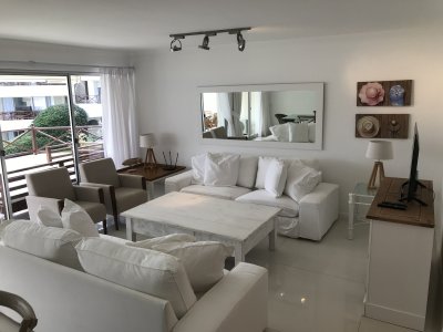 Venta apartamento en Manantiales 3 dormitorios  mas dependencia de servicio 