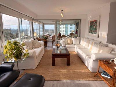 Venta apartamento 3 dormitorios mas dependencia de servicio, Playa Brava, Punta del Este 