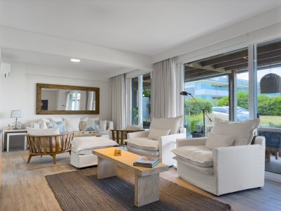 Venta y alquiler apartamento de 3 dormitorios mas dependencia en La Barra 
