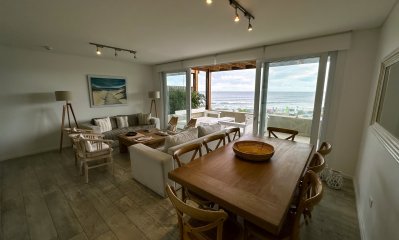 Venta apartamento frente al mar en La Barra de 4 dormitorios