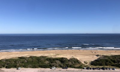 Venta apartamento 3 dormitorios en Playa  Brava, frente al mar