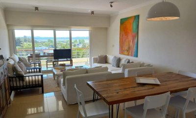 Venta apartamento 3 dormitorios en Playa Mansa,  Complejo VERAMANSA