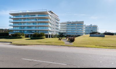 Venta apartamento en Playa Brava , 2 dormitorios con vista al mar