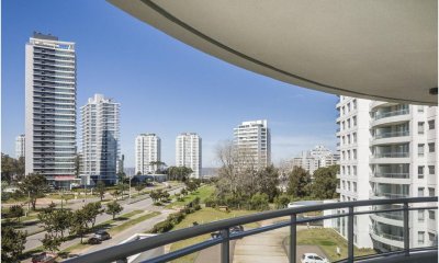 Venta de apartamento en Roosevelt, 3 dormitorios mas servicio