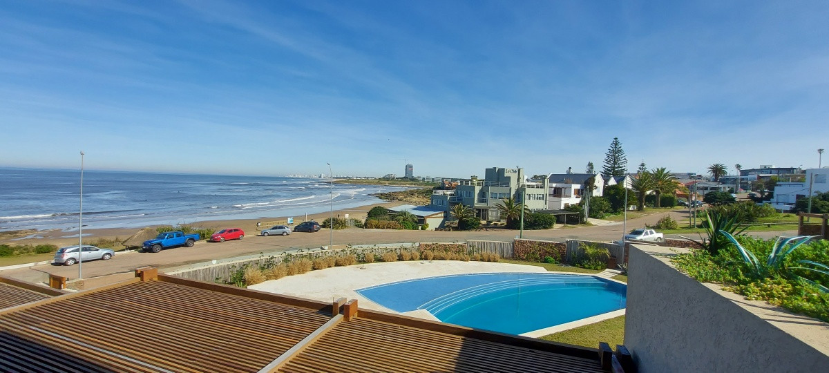 Venta apartamento en la Barra frente al mar  2 dormitorios 