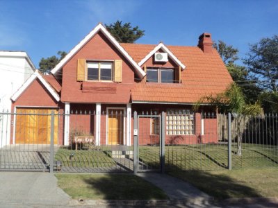 Alquiler casa de 3 dormitorios con piscina en Playa Mansa 