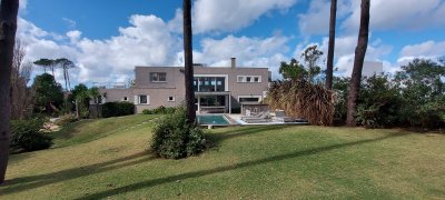 Venta casa en Laguna Blanca Manantiales 5 dormitorios con piscina 