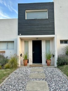 Alquiler casa 3 dormitorios en Manantiales 