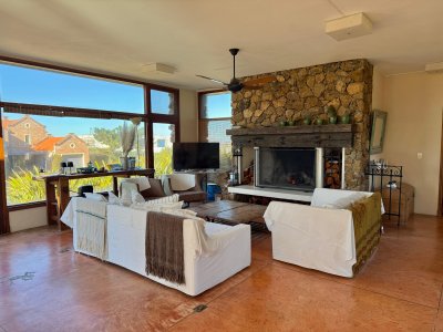 Alquiler Espectacular casa en barrio privado Laguna Blanca 4 dormitorios 