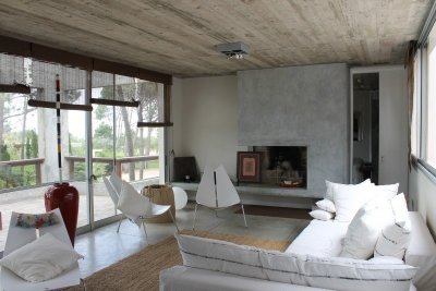 Casa de 4 dormitorios y servicio en Laguna Blanca, alquiler de temporada