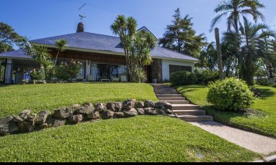 Venta casa   5 dormitorios Playa Mansa, Punta del Este