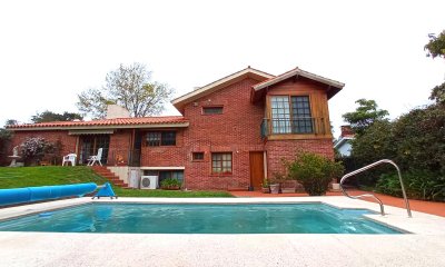 Casa en venta mas consultorio con piscina climatizada