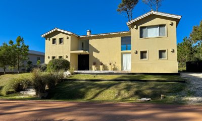 Venta casa en Laguna Blanca, Manantiales 4 dormitorios