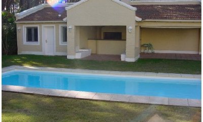 Venta casa en Montoya 4 dormitorios mas servicio