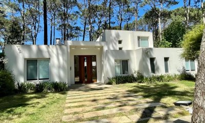 Venta casa de 4 Dormitorios en Laguna Blanca, Manantiales