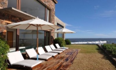 Espectacular casa frente al mar