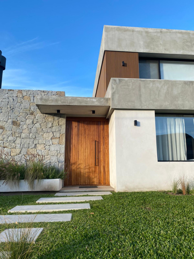 Venta y alquiler casa 4 dormitorios en Manantiales 