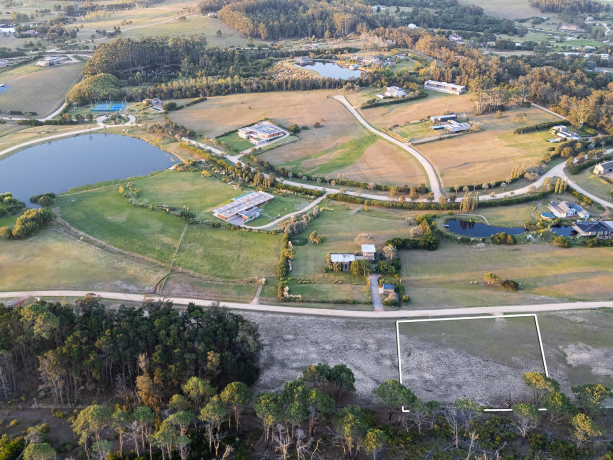 Terreno a la venta en Manantiales , Barrio Privado Laguna Estate