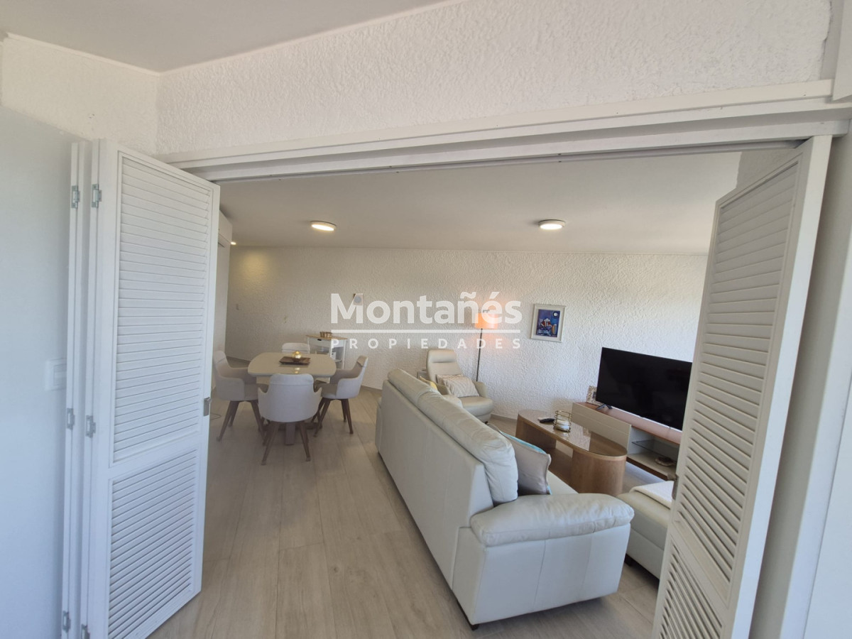Apartamento ID.10563 - Mansa · Vista directa al mar · 2 dormitorios + cochera