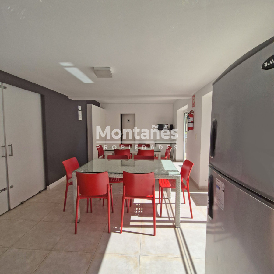 Apartamento ID.10575 - ☀️ VENTA: 1 Dorm y medio. Impecable con Parrillero, Sol y Servicios todo el año.