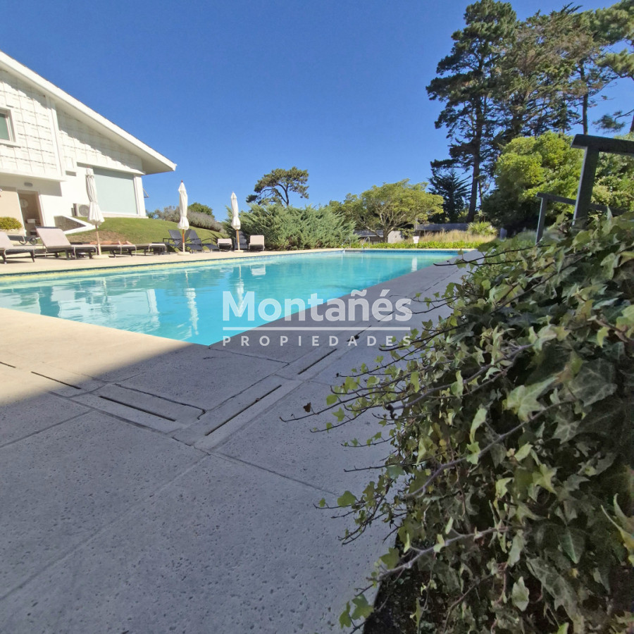 Apartamento ID.10575 - ☀️ VENTA: 1 Dorm y medio. Impecable con Parrillero, Sol y Servicios todo el año.