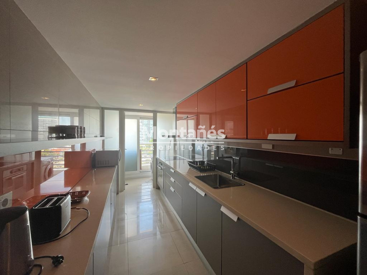 Apartamento ID.10487 - Amplio, frente al mar y con servicio de playa, 3 dormitorios en suite.