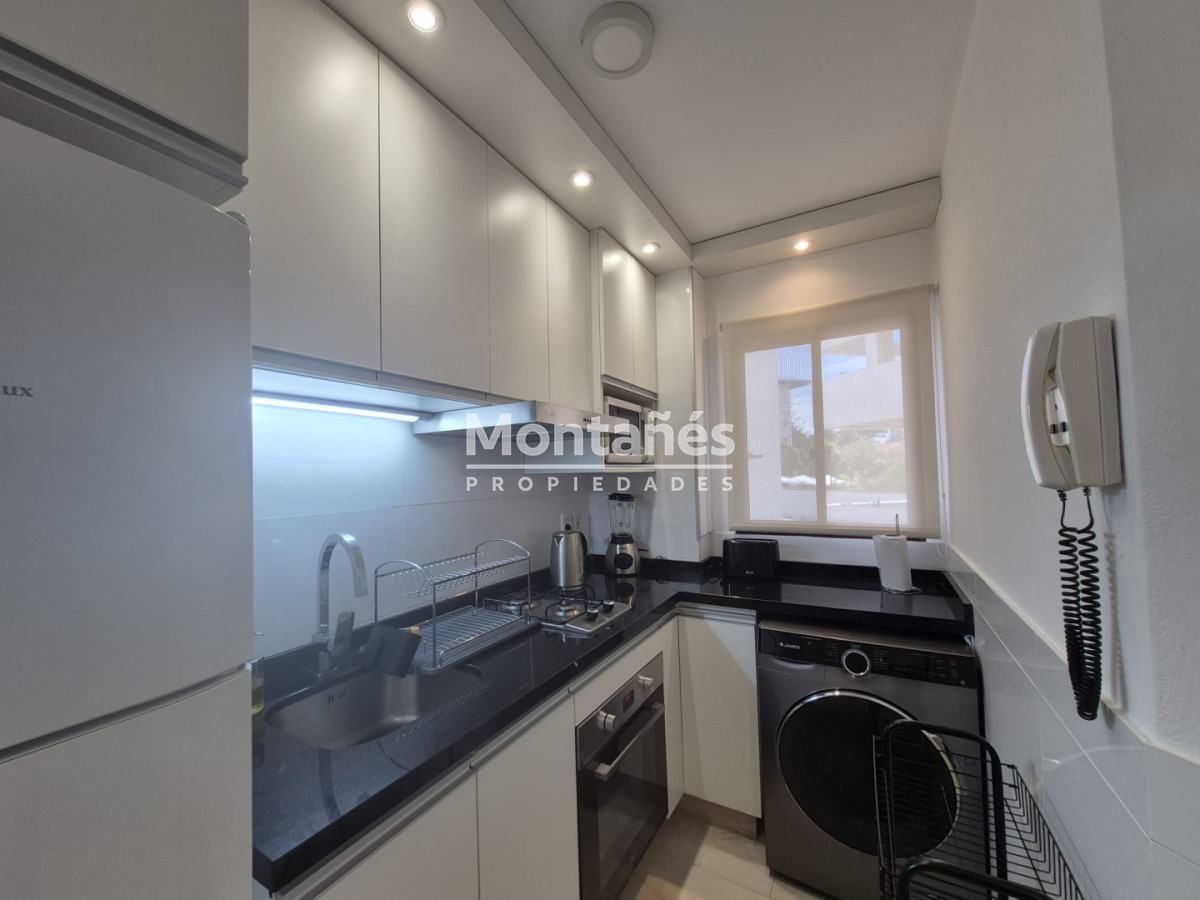 Apartamento ID.10563 - Mansa · Vista directa al mar · 2 dormitorios + cochera