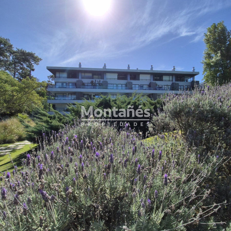 Apartamento ID.10575 - ☀️ VENTA: 1 Dorm y medio. Impecable con Parrillero, Sol y Servicios todo el año.