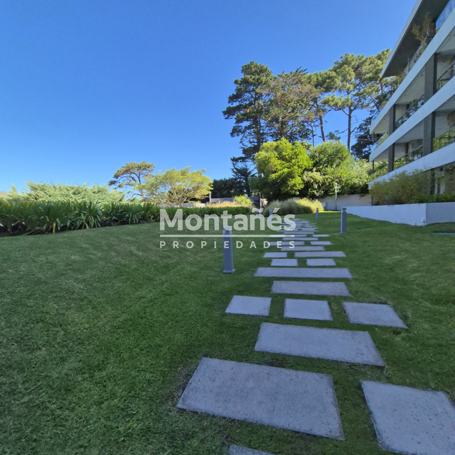 Apartamento ID.10575 - ☀️ VENTA: 1 Dorm y medio. Impecable con Parrillero, Sol y Servicios todo el año.