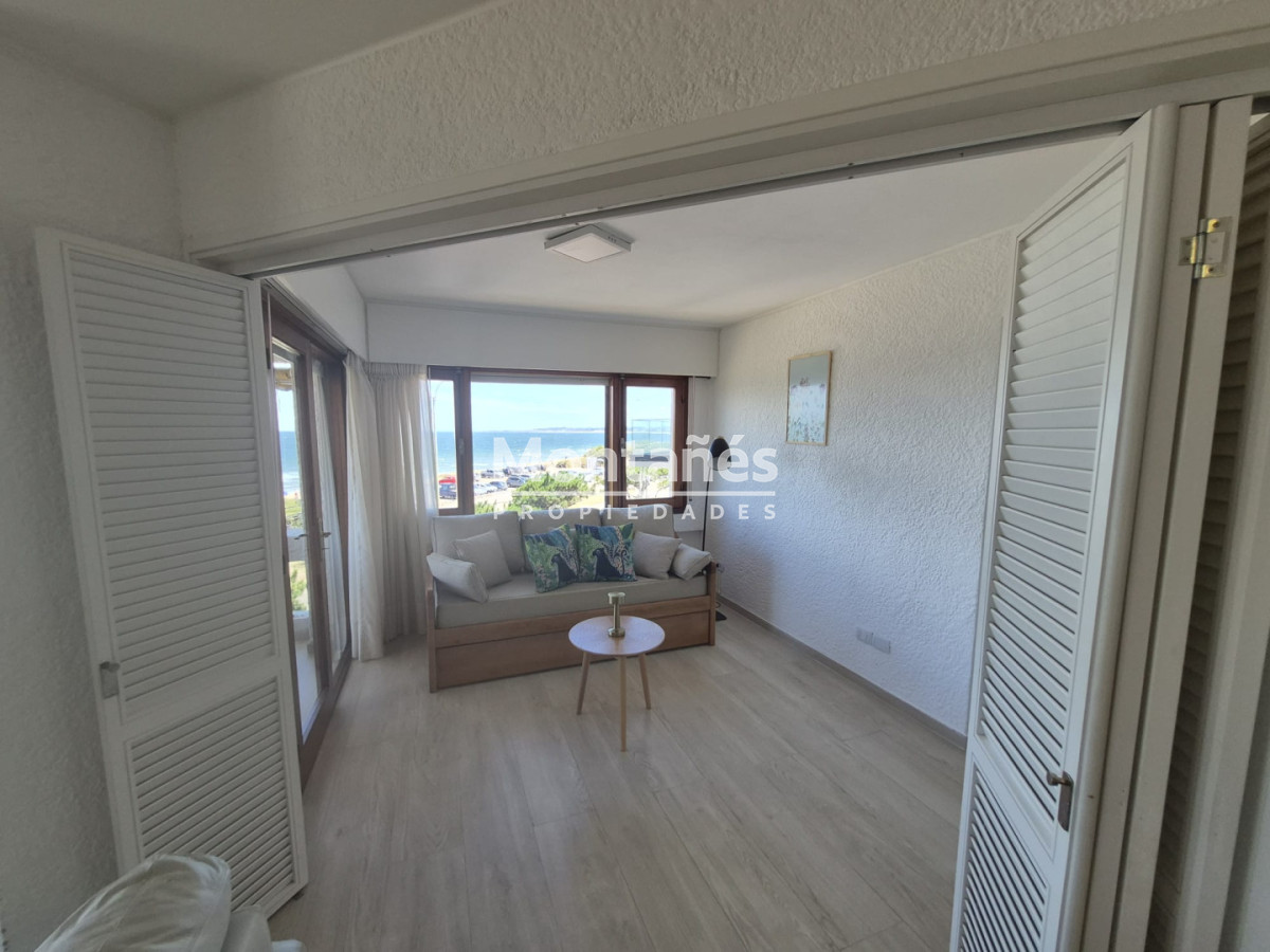 Apartamento ID.10563 - Mansa · Vista directa al mar · 2 dormitorios + cochera