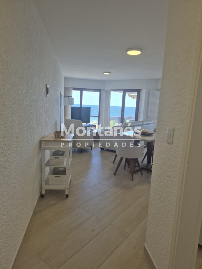 Apartamento ID.10563 - Mansa · Vista directa al mar · 2 dormitorios + cochera