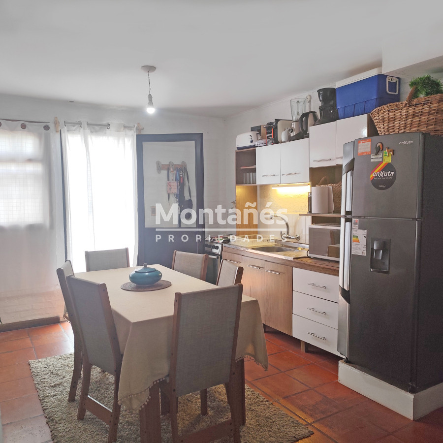 Apartamento ID.10055 - OPORTUNIDAD!!!  Centro - Bloque de 4 apartamentos con muy buena renta.