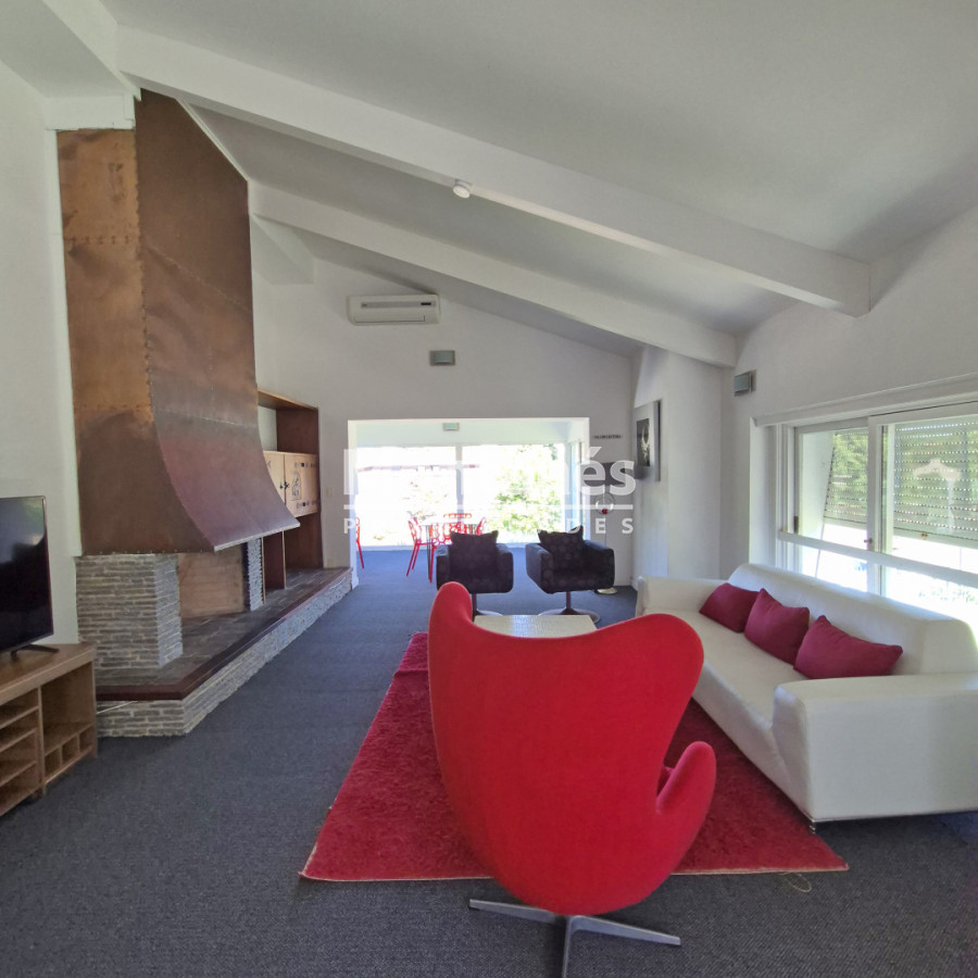 Apartamento ID.10575 - ☀️ VENTA: 1 Dorm y medio. Impecable con Parrillero, Sol y Servicios todo el año.