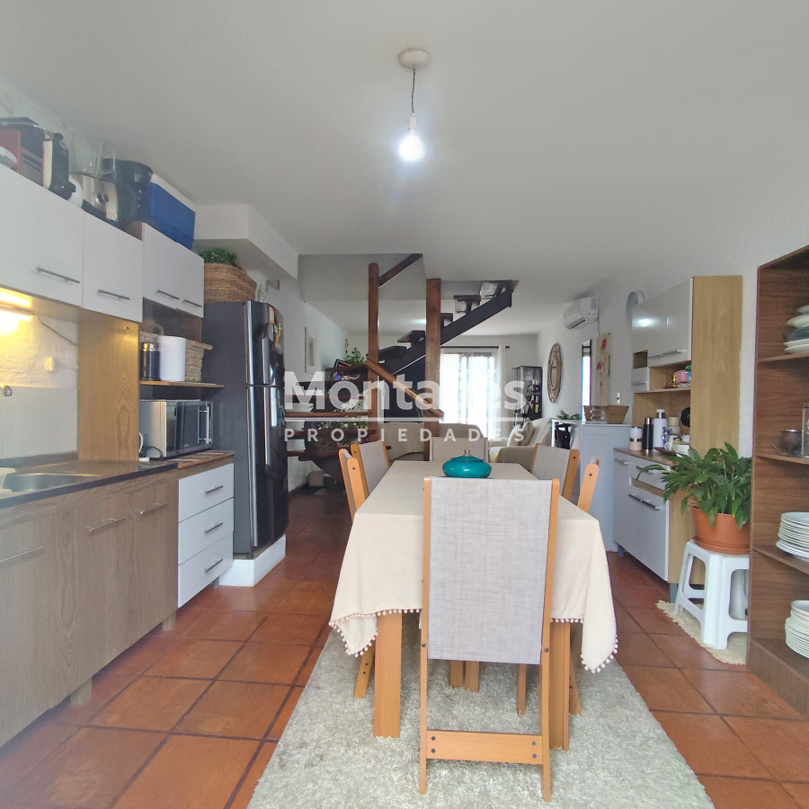 Apartamento ID.10055 - OPORTUNIDAD!!!  Centro - Bloque de 4 apartamentos con muy buena renta.