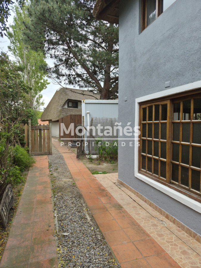 Casa ID.10657 - Aqluiler anual: Casa quincho a 150 mt del mar Pda 37 mansa.