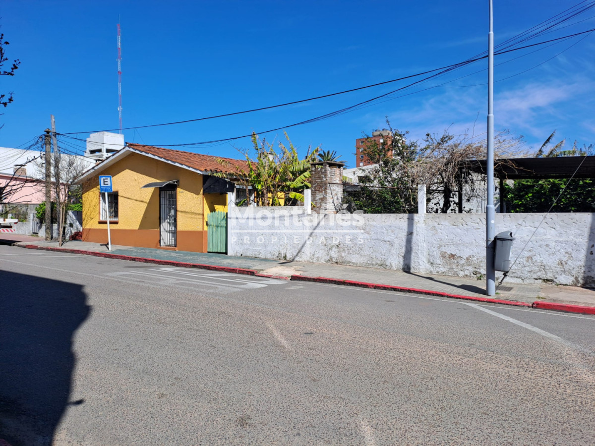 Casa ID.10646 - Venta- Casa + 2 apartamentos en pleno Centro de Maldonado
