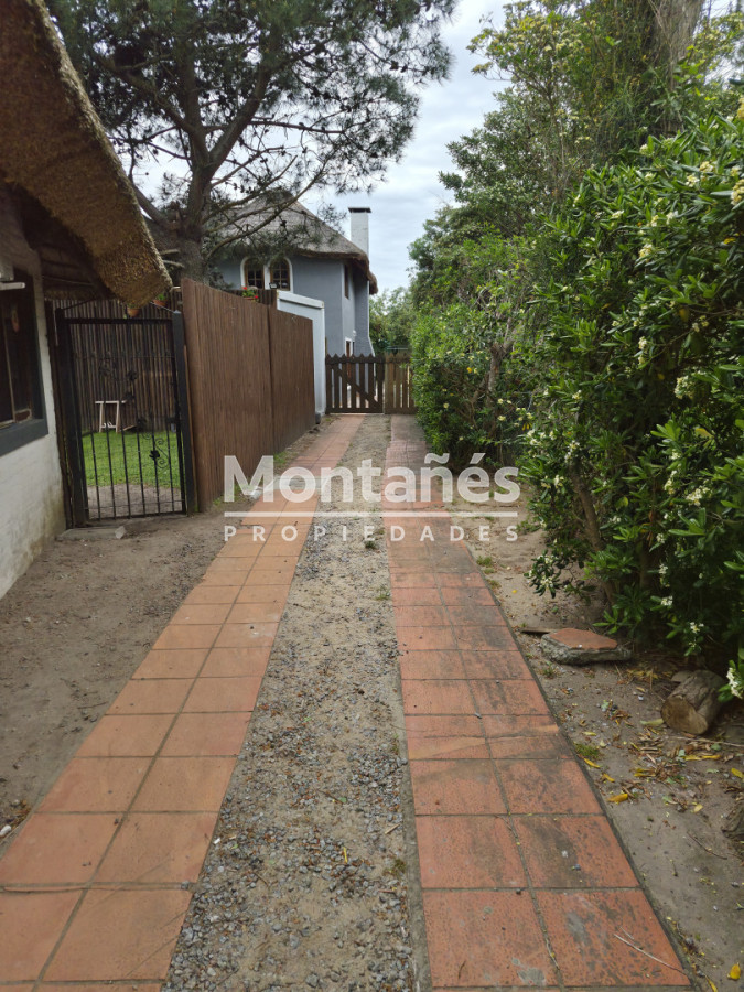 Casa ID.10657 - Aqluiler anual: Casa quincho a 150 mt del mar Pda 37 mansa.