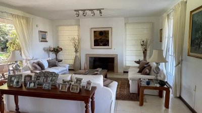 Espectacular casa en exclusivo barrio privado - CANELONES