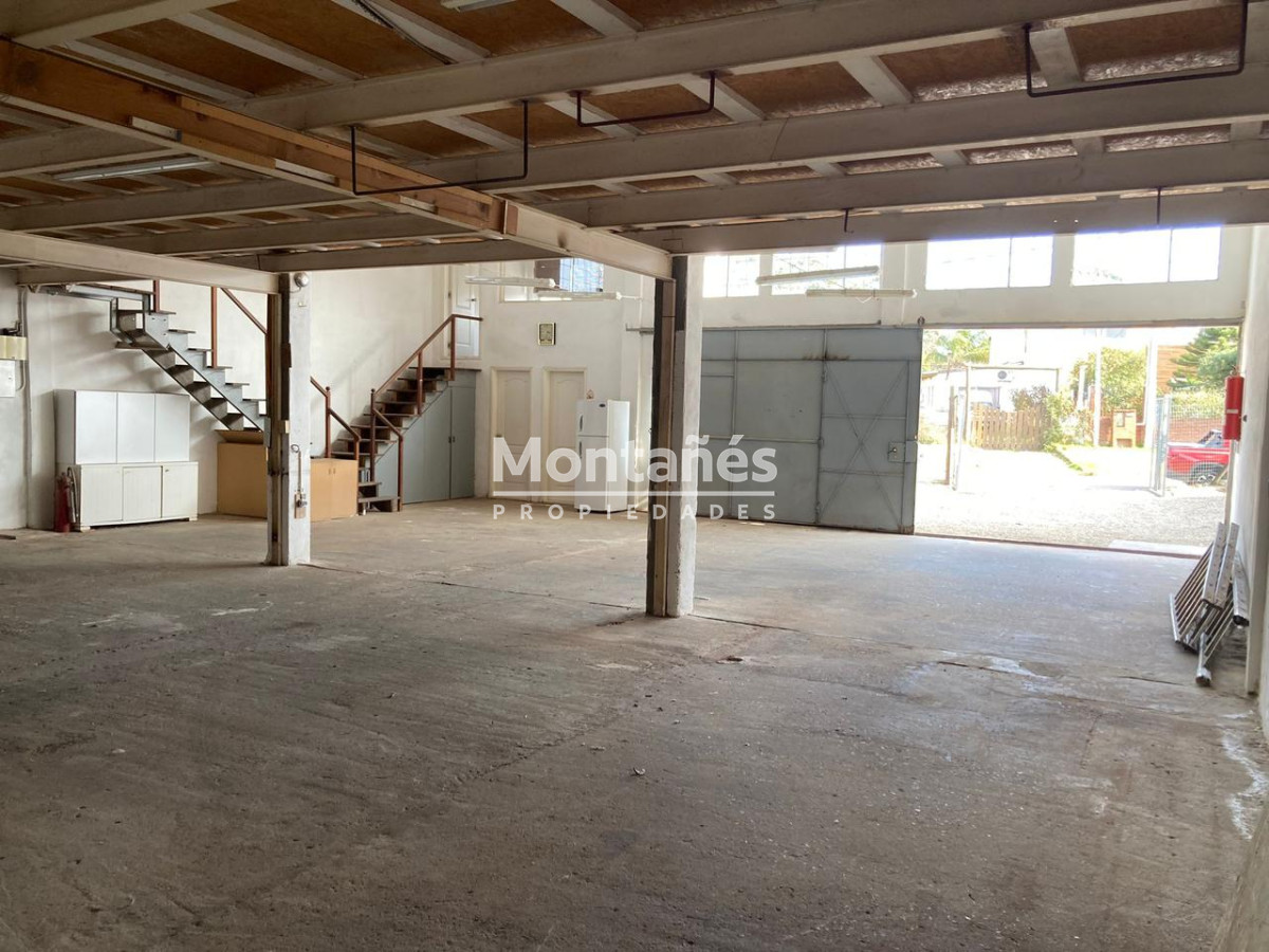 Galpón ID.10258 - Excepcional Galpón barrio La Sonrisa con muy buena ubicación.
