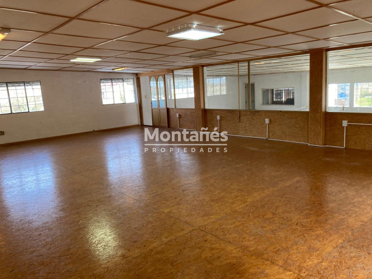Galpón ID.10258 - Excepcional Galpón barrio La Sonrisa con muy buena ubicación.