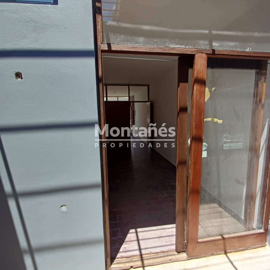 Local Comercial ID.10475 - Oportunidad Única: Local en Zona de Alto Flujo Peatonal.