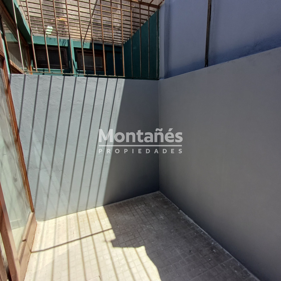 Local Comercial ID.10475 - Oportunidad Única: Local en Zona de Alto Flujo Peatonal.